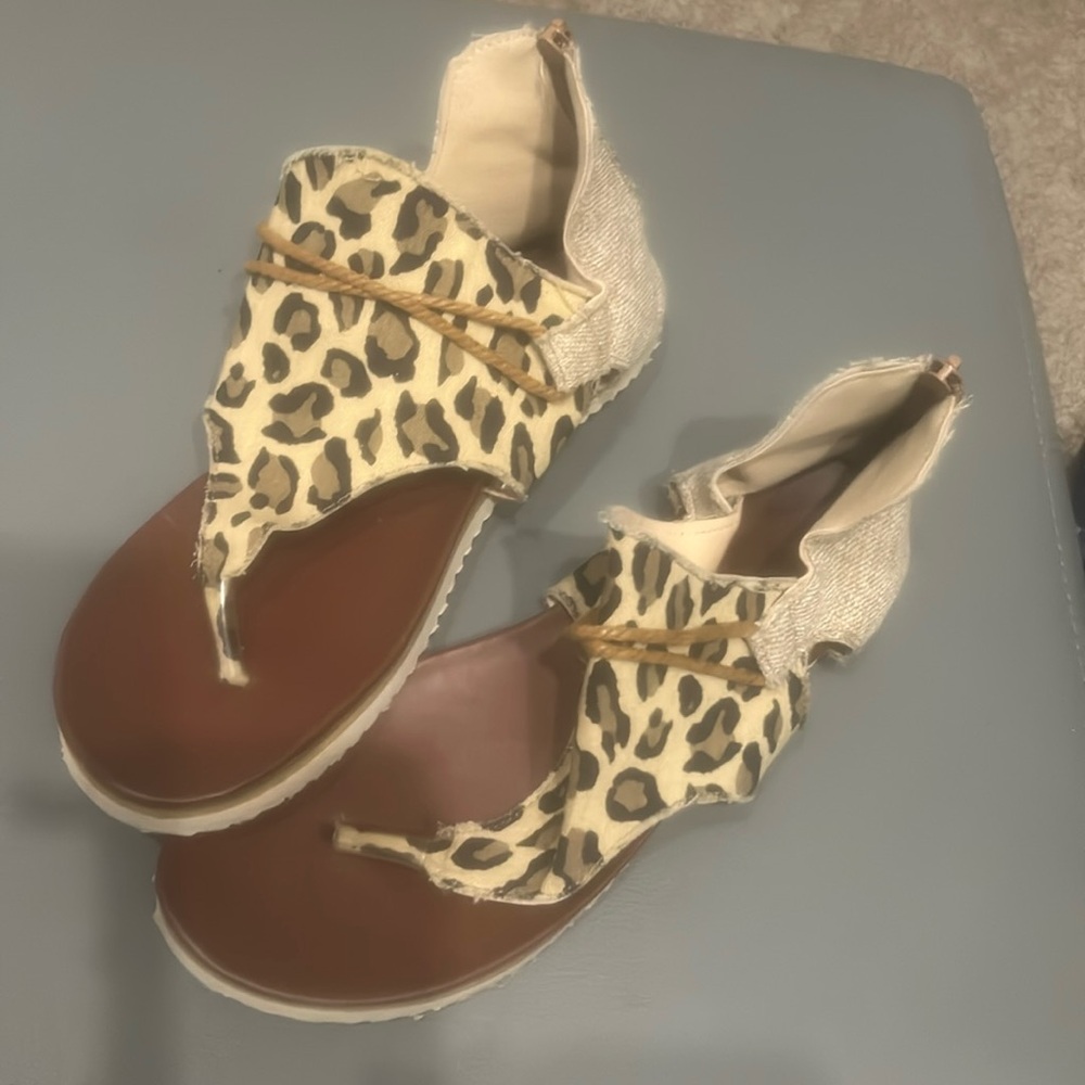 🚨Pick 5 sandal🚨